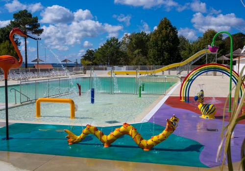 Piscine au camping Le Pipiou