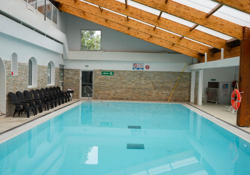 Piscine intérieure au Bois de Masson